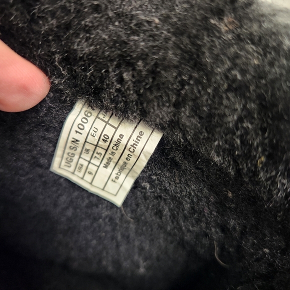 UGG Australia Patten Black Sheepskin Suede Short Boots Sz US 9 - Picture 12 of 14